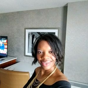 Meet your Posher, Toyia